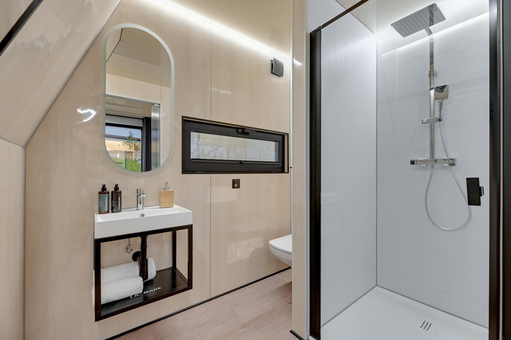Domy Na Wodzie - La Mare Motlava Houseboats With Sauna By Downtown Apartments Gdansk Room photo