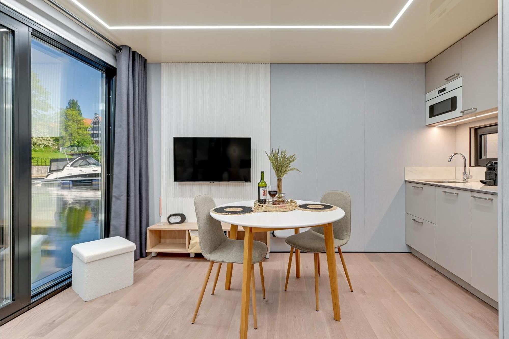 Domy Na Wodzie - La Mare Motlava Houseboats With Sauna By Downtown Apartments Gdansk Room photo