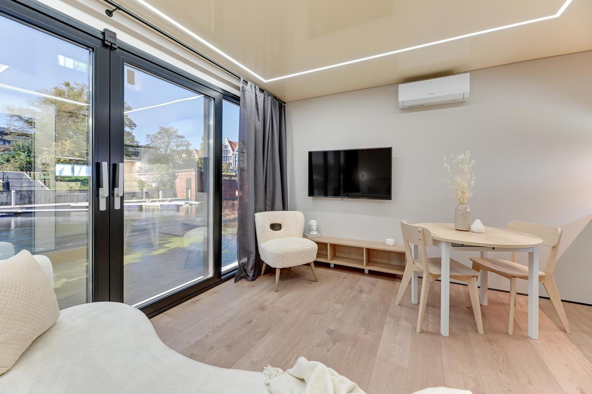 Domy Na Wodzie - La Mare Motlava Houseboats With Sauna By Downtown Apartments Gdansk Room photo